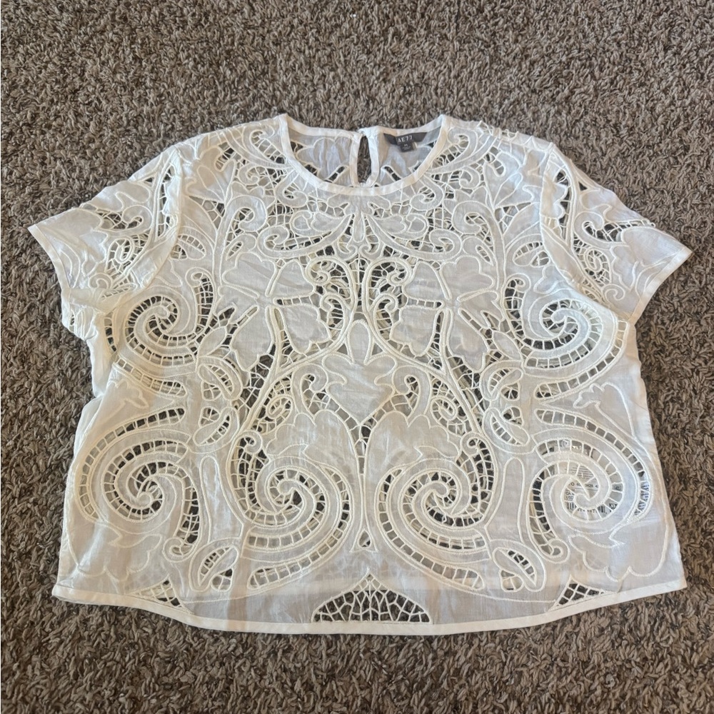 AE77 White Lace Top Size Medium